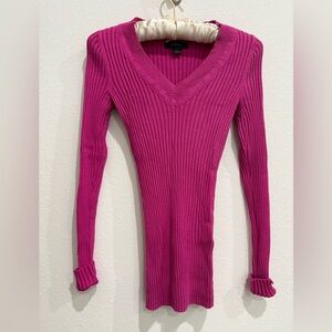 Express Women's Vibrant Pink V-Neck Stretch Sweater, Small